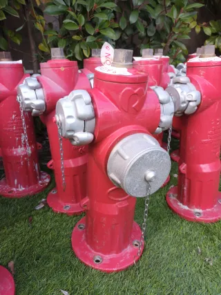 Hidrante contra incendios rojo. 17uds.