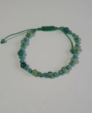 Pulsera hecha a mano con cuentas