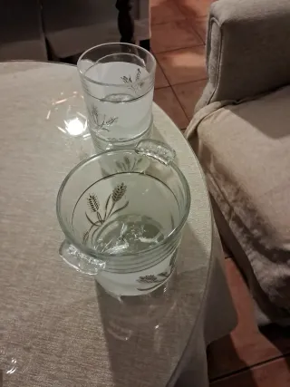 Cubitera y 3 vasos de cristal