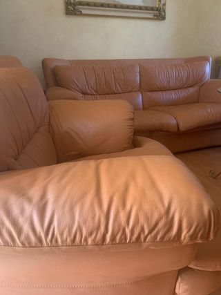 Divano e poltrone in pelle martellata