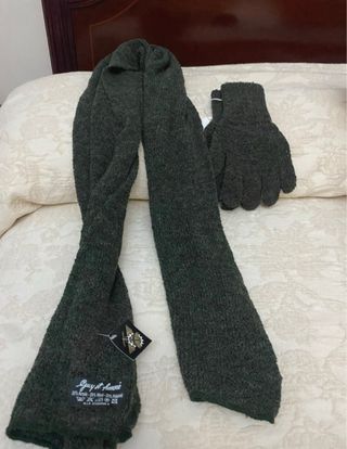 Bufanda y guantes de lana nuevos