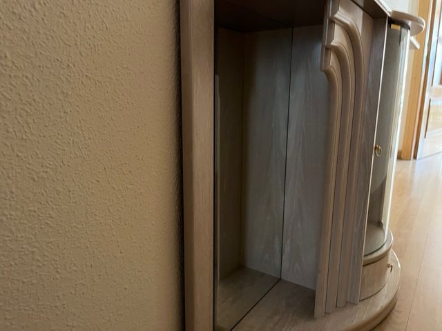 Mueble recibidor clásico con espejo