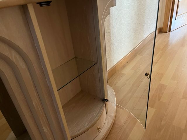 Mueble recibidor clásico con espejo