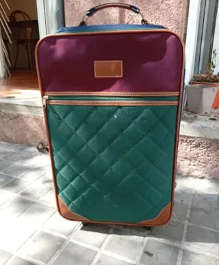 Maleta económica verde y morada