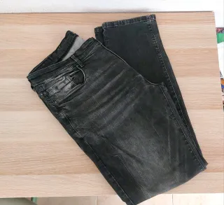 2 Pantalón vaquero azul y negro
