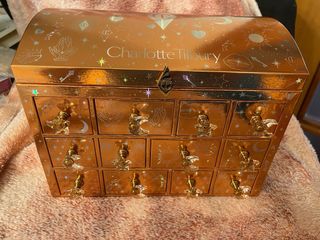 Calendario Adviento Charlotte Tilbury Dorado