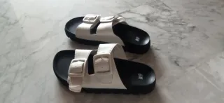 Sandalias de tiras en marfil. H&M. N° 38