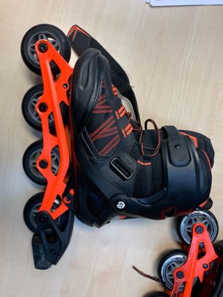 Patines en línea negros y naranjas talla:  41