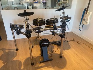 Batería Electrónica Alesis Comand Mesh Kit