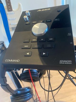 Batería Electrónica Alesis Comand Mesh Kit