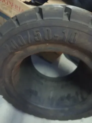 Neumáticos macizos 200/50/10.   130 la unidad