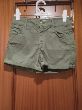 Shorts verde militar
