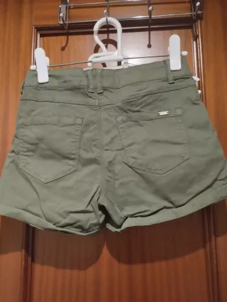 Shorts verde militar