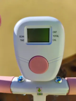 Máquina de sentadillas rosa y blanca