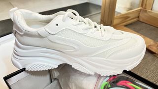 Sneakers bianche nuove, ottimo regalo