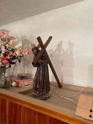 Figura Jesús Nazareno con Cruz
