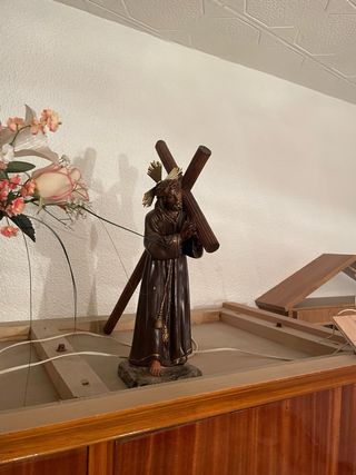 Figura Jesús Nazareno con Cruz