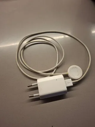 Apple Watch Series 4 con correas y cargador