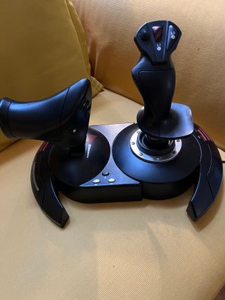 Thrustmaster T.Flight Hotas X Joystick e Manetta