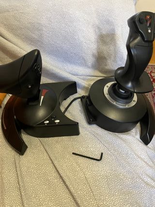 Thrustmaster T.Flight Hotas X Joystick e Manetta