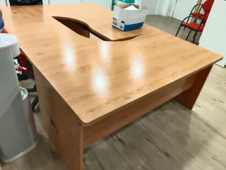 Mesa de despacho de madera