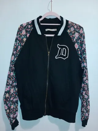 Chaqueta bomber con estampado floral