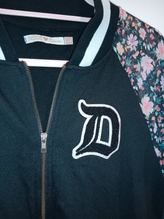 Chaqueta bomber con estampado floral