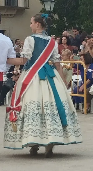 Confección artesanal falda regional