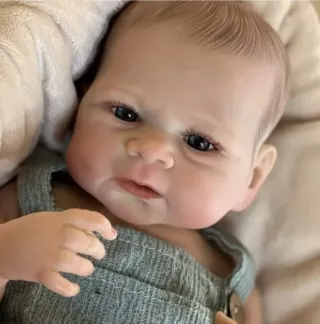Bebé Reborn realista niño