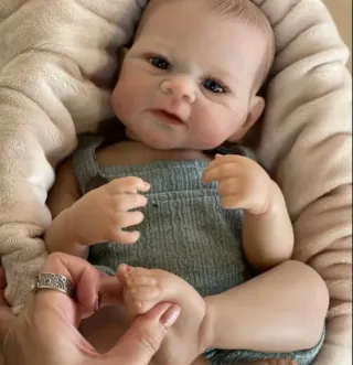 Bebé Reborn realista niño