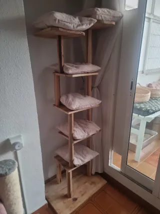 Rascador para gatos de madera