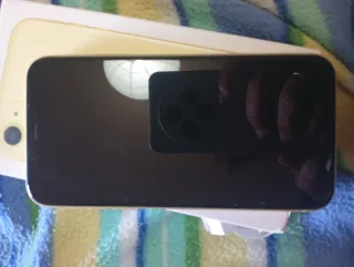 iPhone 11 Dorado/Amarillo Como Nuevo