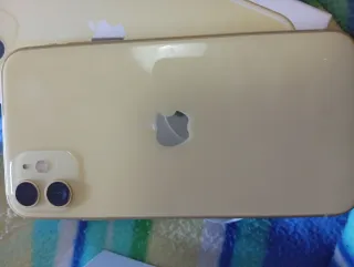 iPhone 11 Dorado/Amarillo Como Nuevo
