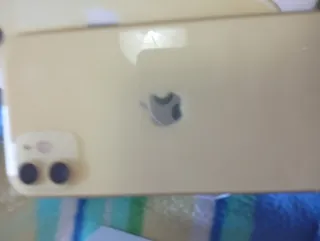 iPhone 11 Dorado/Amarillo Como Nuevo