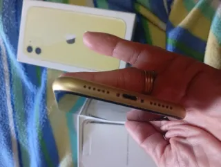 iPhone 11 Dorado/Amarillo Como Nuevo