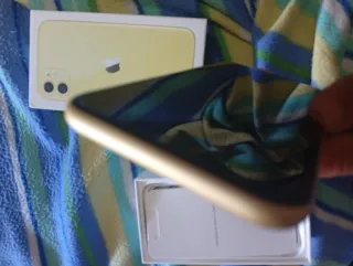 iPhone 11 Dorado/Amarillo Como Nuevo