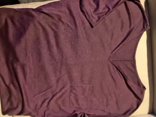 Camiseta morada manga corta con bolsillo