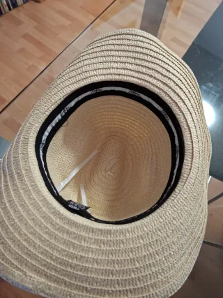 Sombrero de paja beige con conchas