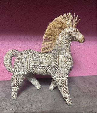Figura caballo decorativa étnica