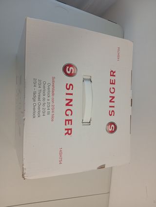 Máquina Overlock Singer