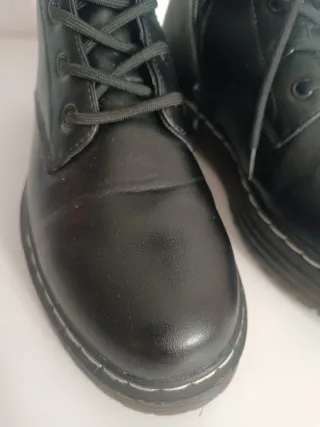 Botas militares altas negras con cordones