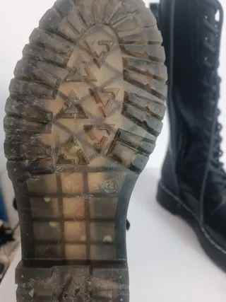 Botas militares altas negras con cordones