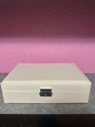 Joyero de piel beige y terciopelo