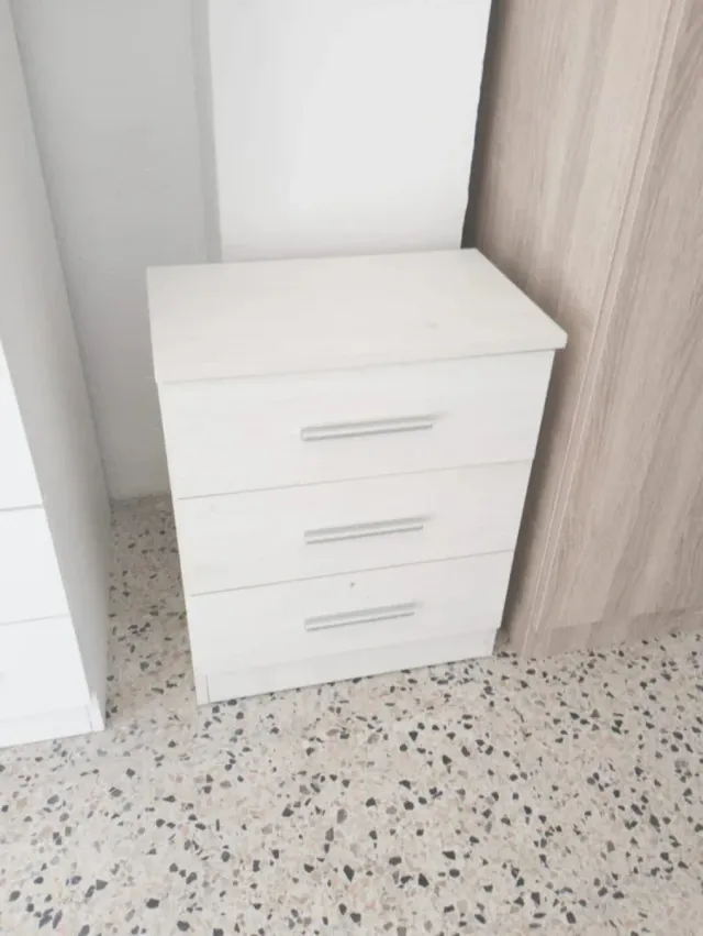 Mesita de noche blanca 3 cajones