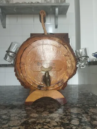 Botte piccola in legno Vintage con bicchierini