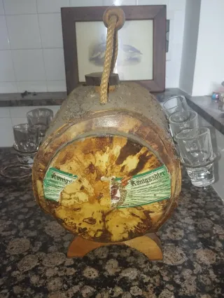 Botte piccola in legno Vintage con bicchierini