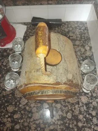 Botte piccola in legno Vintage con bicchierini