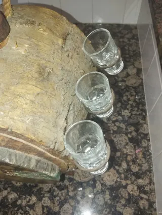 Botte piccola in legno Vintage con bicchierini