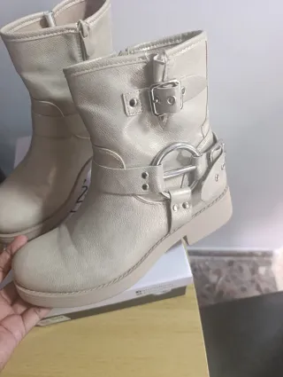 Botas de invierno beige y doradas