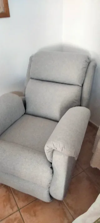 Sillón relax gris tela